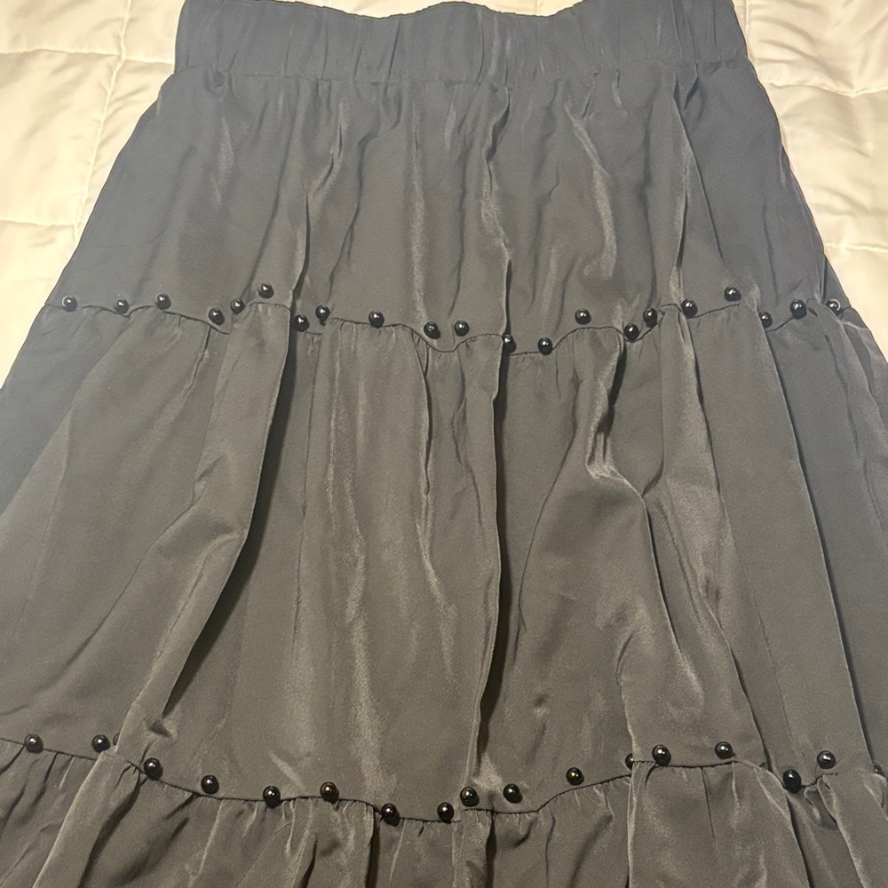 Black Midi Full Tiered Skirt with Elastic Waist - Picture 2 of 8